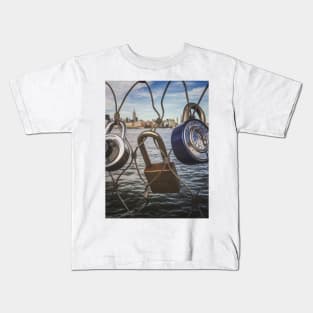 Love Padlocks Skyline Manhattan NYC Kids T-Shirt